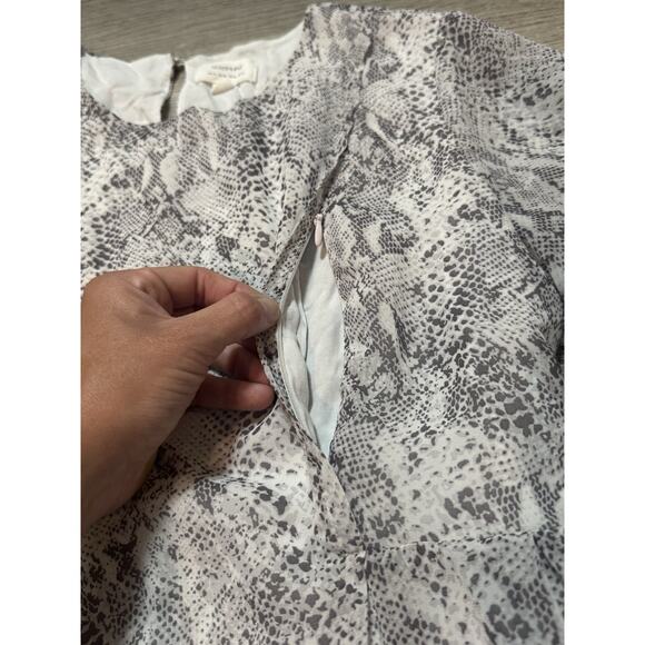 Seraphine Maternity And Nursing Blouse US 10 Snake print White Gray Zippers EUC - Picture 7 of 13